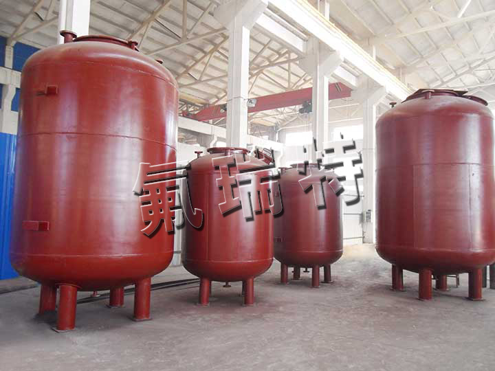 鋼襯塑儲(chǔ)罐、反應(yīng)釜